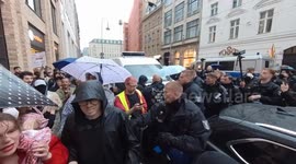 Police officer uses force against Pro-Palestinian protesters in Berlin demonstration