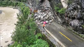 China: Traffic resumes in Gansu village after rain-triggered landslide