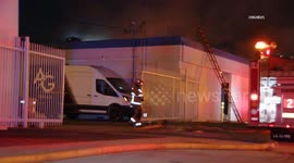 US, Los Angeles: Paramount Fire Crews Battle Commercial Fire