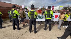 UK: Anti-migrants protest outside Wakefield Hotel in UK