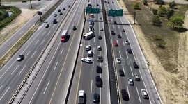 Semi-truck overturns on I-95 in Teaneck, New Jersey
