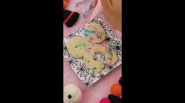 Gifted cookie artist wins Halloween with her fabulous take on coquette ghost bow cookie
