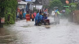 Floods in northeastern Thailand force village evacuations