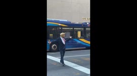 US: Man in Trump Mask Directs Traffic on Fifth Avenue