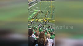 US: Ducks Mascot Loses Head During Pre-Game Entrance At Autzen Stadium