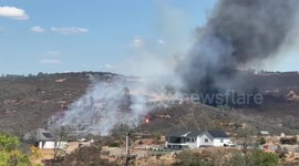 US: El Dorado Hills Firefighters Battle Rapidly Spreading 15-Acre Blaze