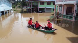 Postmen row boat to deliver mail during floods in Thailand