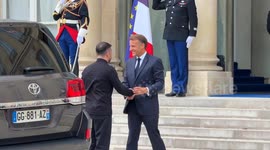 Macron hosts Zelenskyy, 'coalition of willing' leaders in Paris to discuss Ukraine support (2)