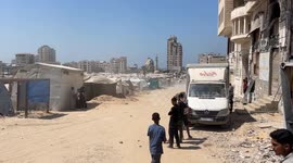 MOMENT - Israeli airstrikes hit residential tower in Gaza City (3)