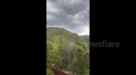 US: Gusty storm moving into Valle Crucis, NC