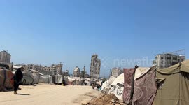 MOMENT - Israeli airstrikes hit residential tower in Gaza City (2)