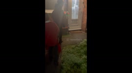 Hilarious Elf prank leaves grandma tied up, grandkids' comical reactions captured