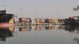 US: California ports see container surge as retailers rush to beat tariff hikes
