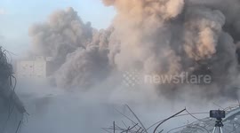 MOMENT - Israeli army bombs another high-rise building in Gaza City (2)