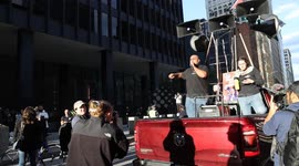 US: Thousands in downtown Chicago to oppose President Trumps threat to deploy troops