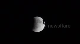 Timelapse captures spectacular Blood Moon over Van, eastern Türkiye