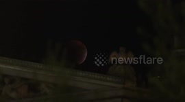 'Blood Moon' captivates sky-watchers in Greece