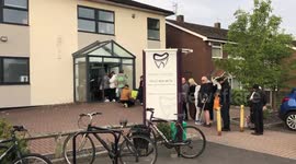UK: Large queues outside dentist offering thousands of new NHS appointments