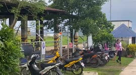 Plane blocks runway after steering problem in the Philippines