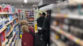 UK: Thieves rob market in Golders Green, London, in broad daylight