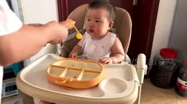 Bottle of baby food explodes on infant's face