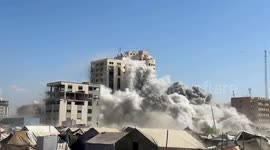 MOMENT – Israeli attack destroys 7-story Al-Roya Tower in Gaza (2)