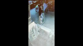 Man accidentally falls from wooden panel in Bulaq Al Dakrour, Giza, Egypt