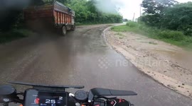 Near collision with bus while overtaking in Himachal Pradesh, India