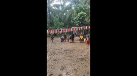 Community Cheers For Couples' Wheelbarrow Races