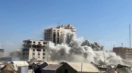 MOMENT – Israeli attack destroys 7-story Al-Roya Tower in Gaza (2)