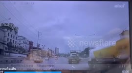 Road sign collapses onto oncoming truck that hits post on motorway