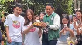 Thailand’s oldest hippo celebrates 60th birthday at zoo