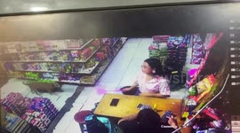 Dogs cause egg tray mishap in grocery store in Leticia, Colombia