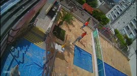 Worker falls into covered pool in São Bernardo, Brazil