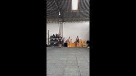 Headstand walk attempt ends in painful fall in Chigorodó, Colombia