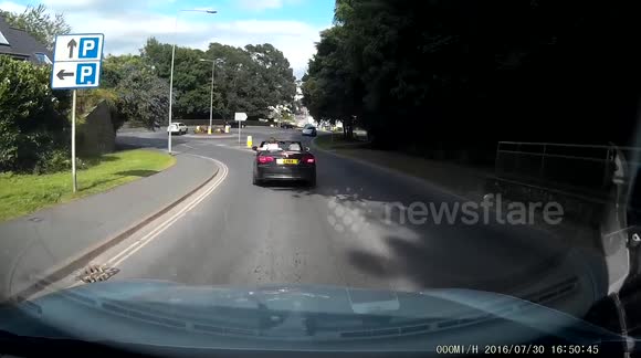 BMW passengers use hand signals at roundabout