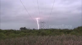 Dramatic lightning strikes caught on camera in Minnesota, USA