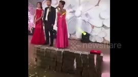 Groom gives bride's family 600,000 GBP in cash and puts them on wedding stage