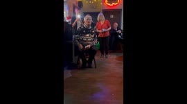 Woman flies back to England after 5 years to give grandad a lovely surprise