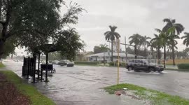 US: Severe Flooding Turns Hollywood Streets Into Rivers