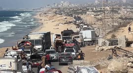 Palestinians in northern Gaza continue to flee from Israeli strikes (2)