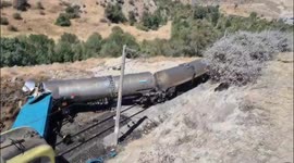 Türkiye: Two freight trains collide in Türkiye, wagons derail