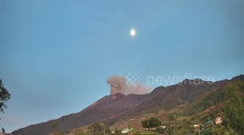 Philippines: Kanlaon Volcano Emits Ash Plumes Reaching 600 Meters
