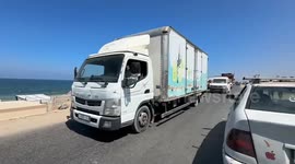 Palestinians continue to flee south from Israeli attacks in northern Gaza