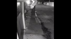 Woman falls while sneaking out in Toluca, Mexico