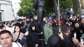 New Zealanders perform the Hakka in honor of Charlie Kirk at his vigil in Central London