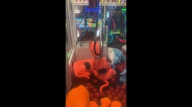 Claw machine wins double Scooby-Doo toys in New Jersey, USA