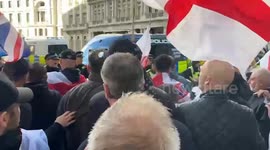 UK: Clashes erupt between police and protesters at anti-immigration march in London organized by Tommy Robinson