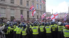 9 arrested as far-right protesters clash with police in London (2)