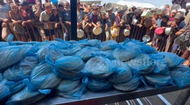 Long queues for bread highlight growing food crisis in Gaza